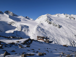 Die Kürsinger Hütte beim Aufstieg zum Keeskogel