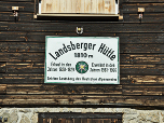 Schild des Alpenvereins an der Landsberger Hütte