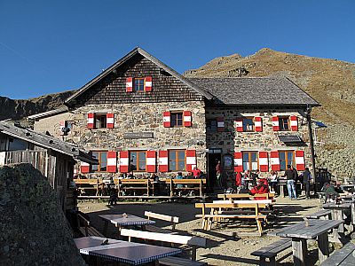 Das Schutzhaus Latzfonser Kreuz
