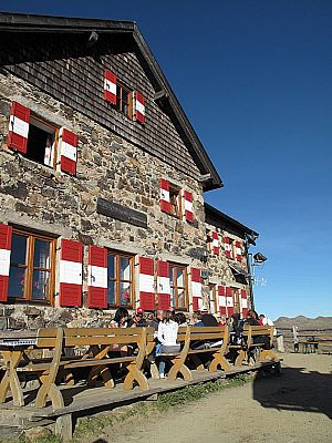 Die Terrasse der Hütte