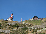 Kirche und Schutzhaus am Latzfonser Kreuz