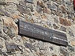 Schild über der Hüttenterrasse