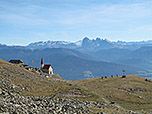Latzfonser Kreuz vor Dolomitenkulisse