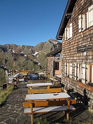 Terrasse der Hütte