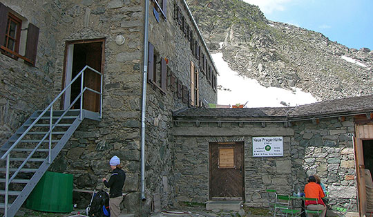 Neue Prager Hütte (2796 m)