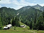 Blick auf die Oberbrunnalm beim Abstieg vom Zäunlkopf