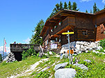 Pleisenhütte mit ihrer sonnenverwöhnten Terrasse