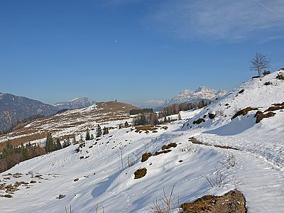 Prostkogel mit Prostalm, rechts die Loferer Steinberge