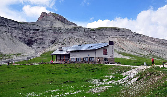 Puezhütte (2475 m)