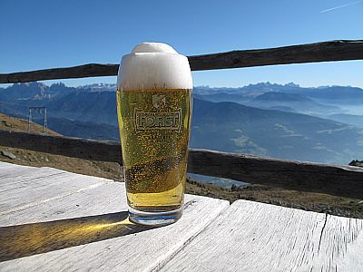 Mit Dolomitenblick schmeckt das Forst besonders
