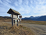 Abzweig zur Rastnerhütte mit Blick zum Peitlerkofel