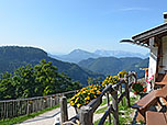 Blick von der Almterrasse zum Kaisergebirge