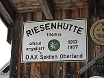 Schild am Hütteneingang