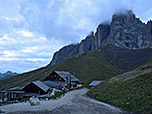 Friedrich-August-Hütte mit Langkofel