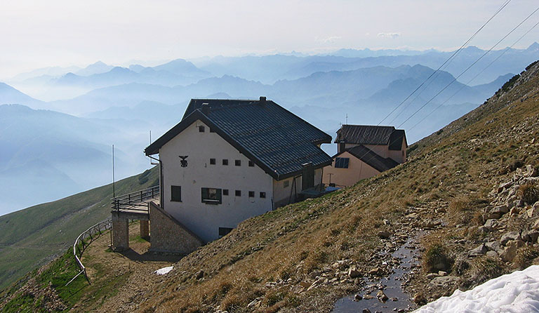 Rifugio Telegrafo 2147 M Monte Baldo Gardaseeberge Italien Rifugio Telegrafo 2147 M Monte Baldo Gardaseeberge Italien