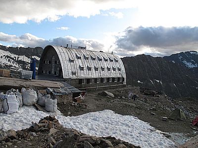 Hütte von ihrer Rückseite