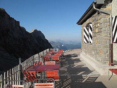 Die Terrasse der Hütte