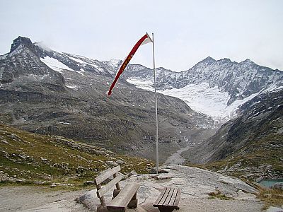 Ausblick von der Hütte zu Totenkopf und Kastengrat