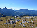Die Hütte vor der Kulisse von Rosengarten und Latemar