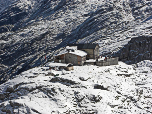 Hütte vom Aufstiegsweg zum Mitterhorn gesehen