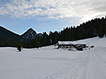 Im Hintergrund der Leonhardstein