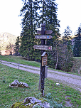 Wegweiser an der Alm