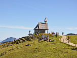 Blick auf die Kapelle der Alm