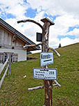 Wegweiser an der Hüttenterrasse