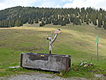 Tränke hinter der Hütte