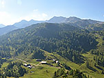 Blick vom Spirzinger hinunter zur Hütte