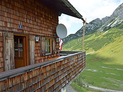 Eingang zur Hütte...