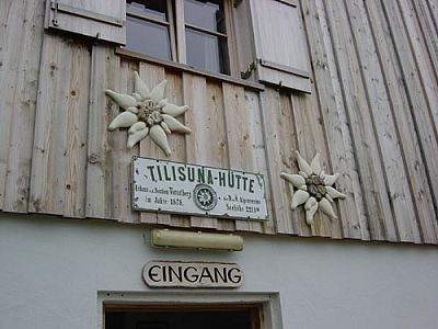 Eingang zur Hütte