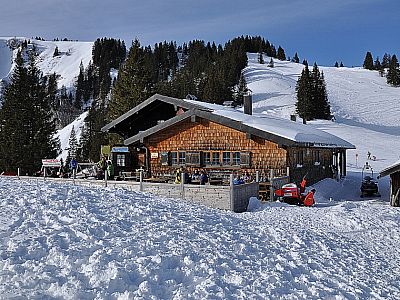 Die sonnige Terrasse der Tölzer Hütte