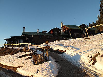 Vorderkaiserfelden am Abend