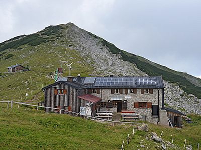 Die Hütte ist die höchst gelegene der Bayerischen Voralpen