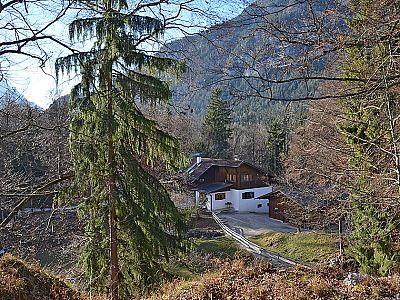 Blick von der Burgruine zur Werdenfelser Hütte