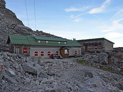 Blick vom Schneekar zurück zur Wiener-Neustädter-Hütte