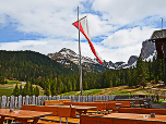 Auf der Terrasse der Hütte