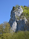 Dabei kommen wir an markanten Felsen vorbei