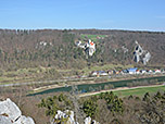 ...und genießen den Blick über das Altmühltal zur Burg Prunn