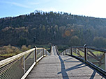 ...und zur Tatzelwurm genannten Holzbrücke