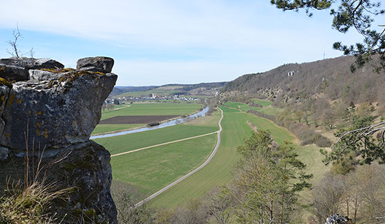 Von Dollnstein zu den Maderfelsen und zum Burgstein