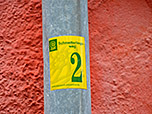 Der Schmetterlingsweg ist durchgängig mit der Nummer 2 beschildert