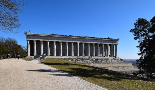 Wanderung zur Walhalla und zur Burg Donaustauf