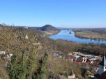 Die Donau, links im Bild die Walhalla