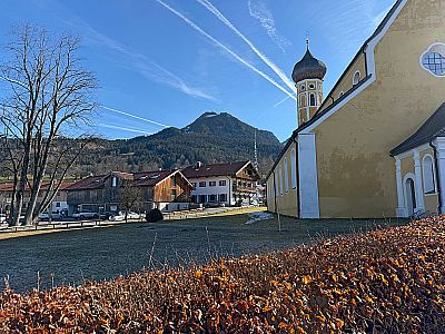 Los gehts im Ortszentrum von Fischbachau