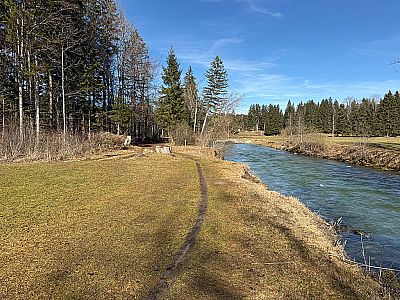 ...und kehren zum Ufer der Leitzach zurück