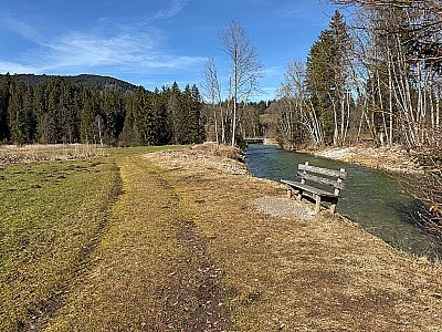 Dann steuern wir auf eine Brücke zu...
