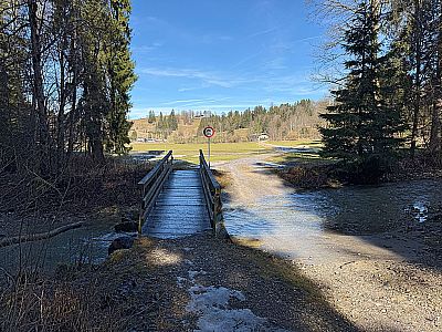 Nach einer Brücke...