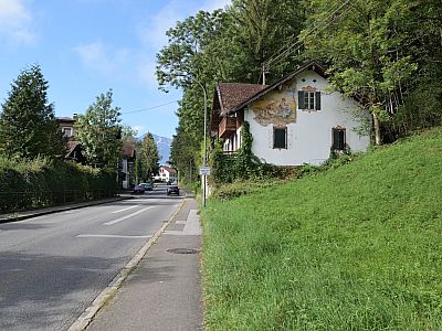 Entlang der B11 marschieren wir zum Kochelsee